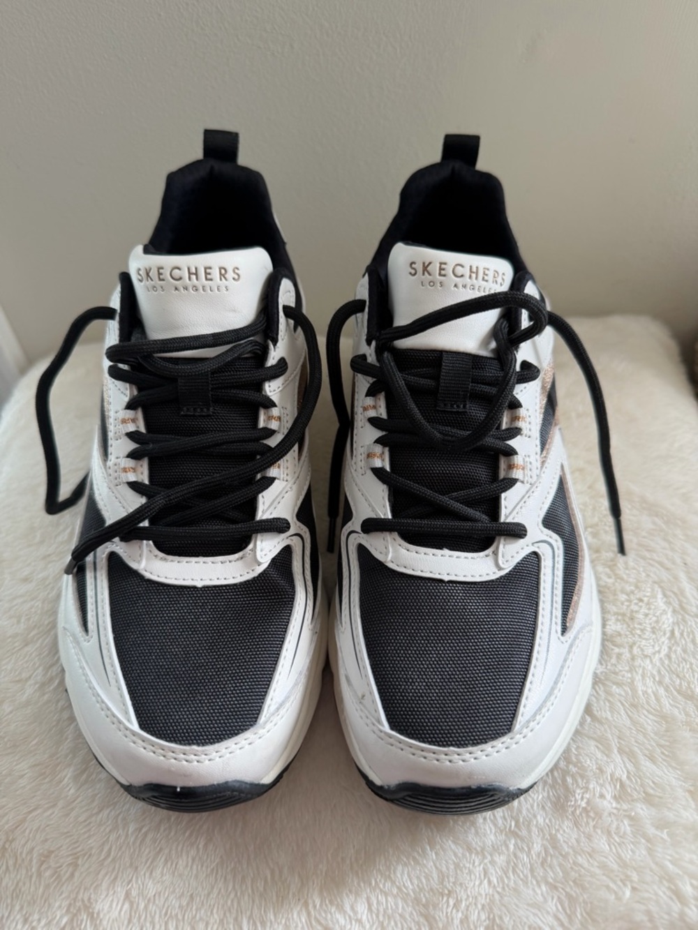 Skechers Women White and Black Chunky Lace-Up Sneakers